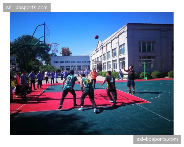 民间篮球赛事报告显示，二三线城市业余比赛节奏加快，模仿职业联赛转换打法