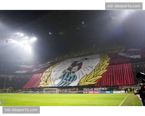 特写:致敬传奇,巴黎王子公园球场展示梅西退役纪念TIFO 特写:致敬传奇,巴黎王子公园球场展示梅西退役纪念TIFO