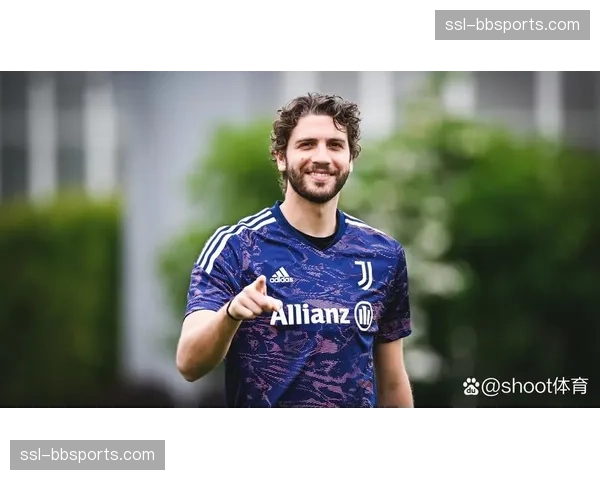 消息：尤文图斯官方确认，中场核心洛卡特利肌肉轻微拉伤将缺阵两周