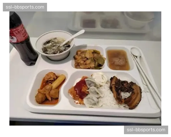各队陆续进驻巴黎奥运选手村，中国代表团带来特制减脂餐食受好评