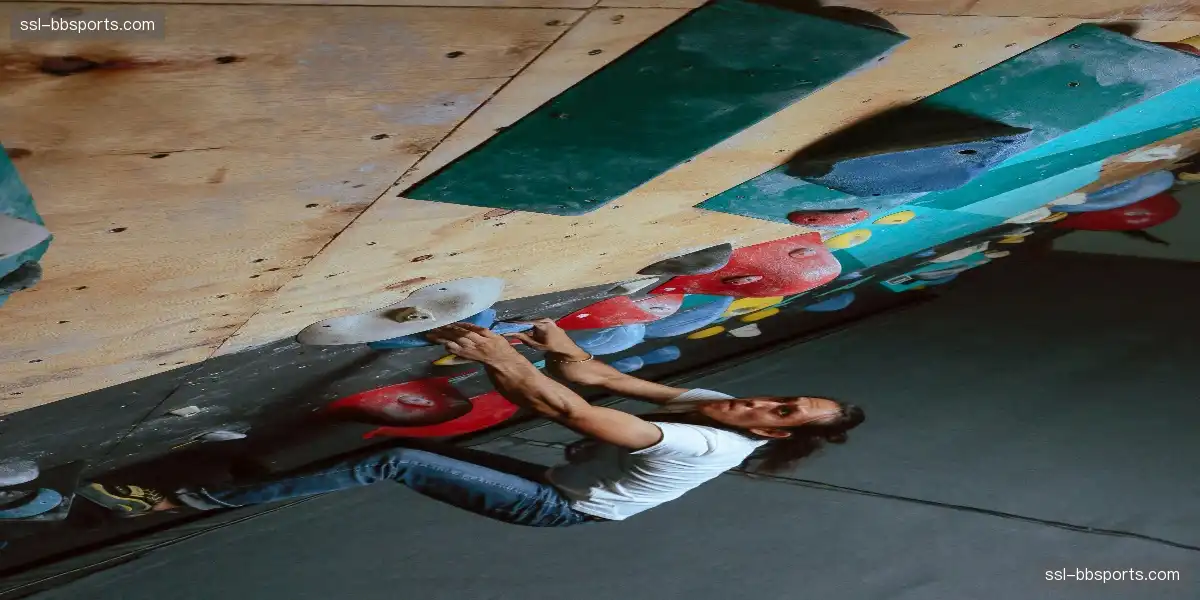 🚀 最后一圈集体摔车，走回终点完成比赛，速度感穿透屏幕。🚶